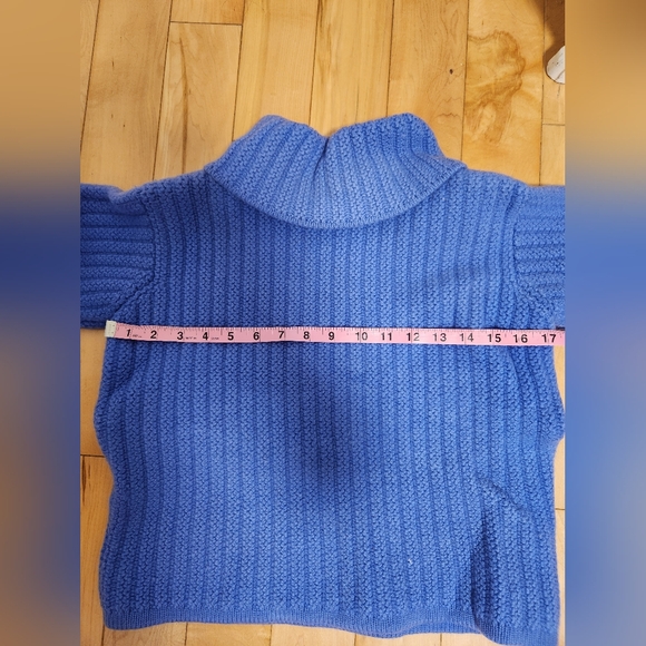 Vintage 1970s 100% wool sweater. - Picture 4 of 7